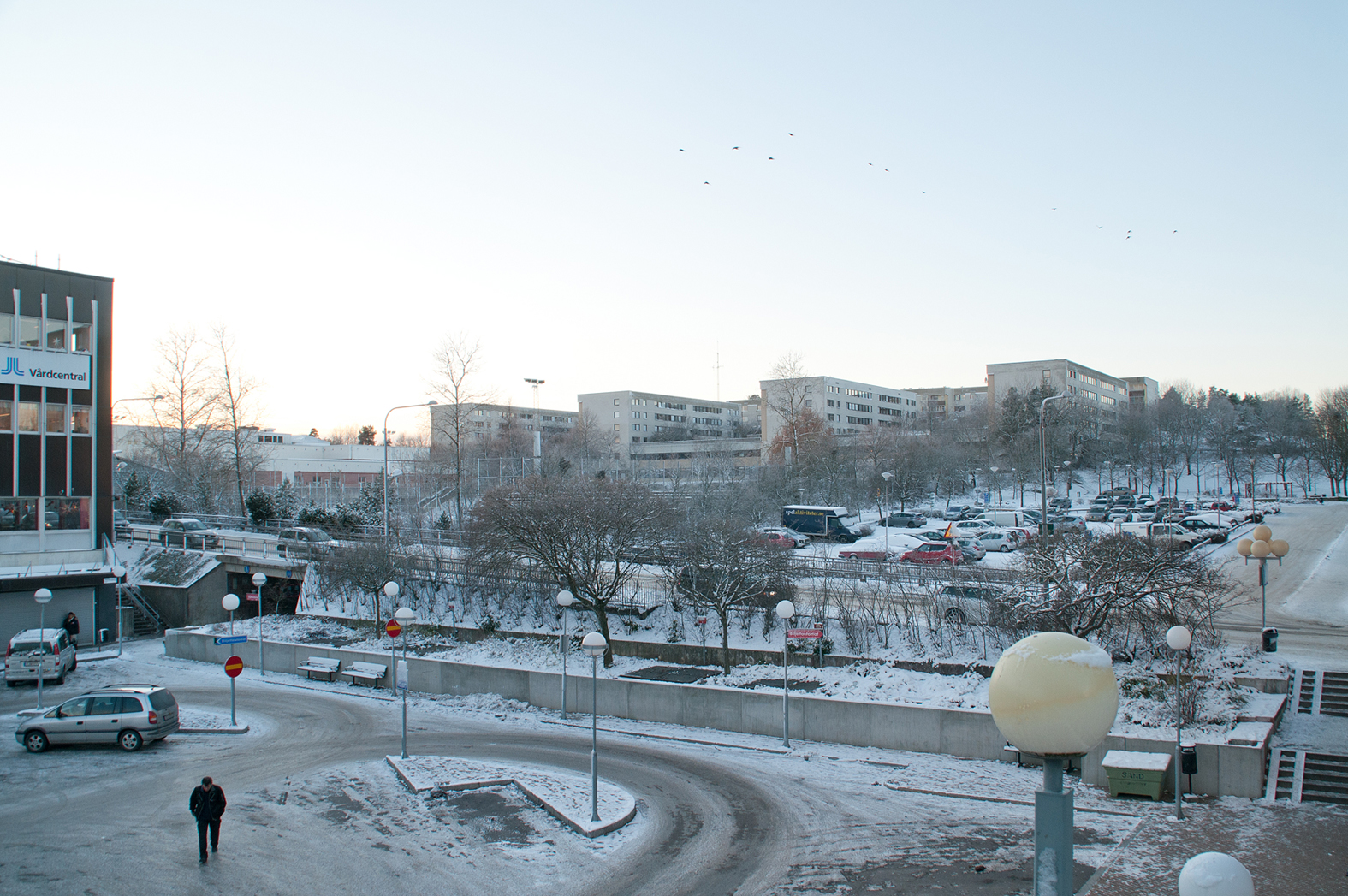 Hallonbergsplan, Lötsjövägen i sydväst.